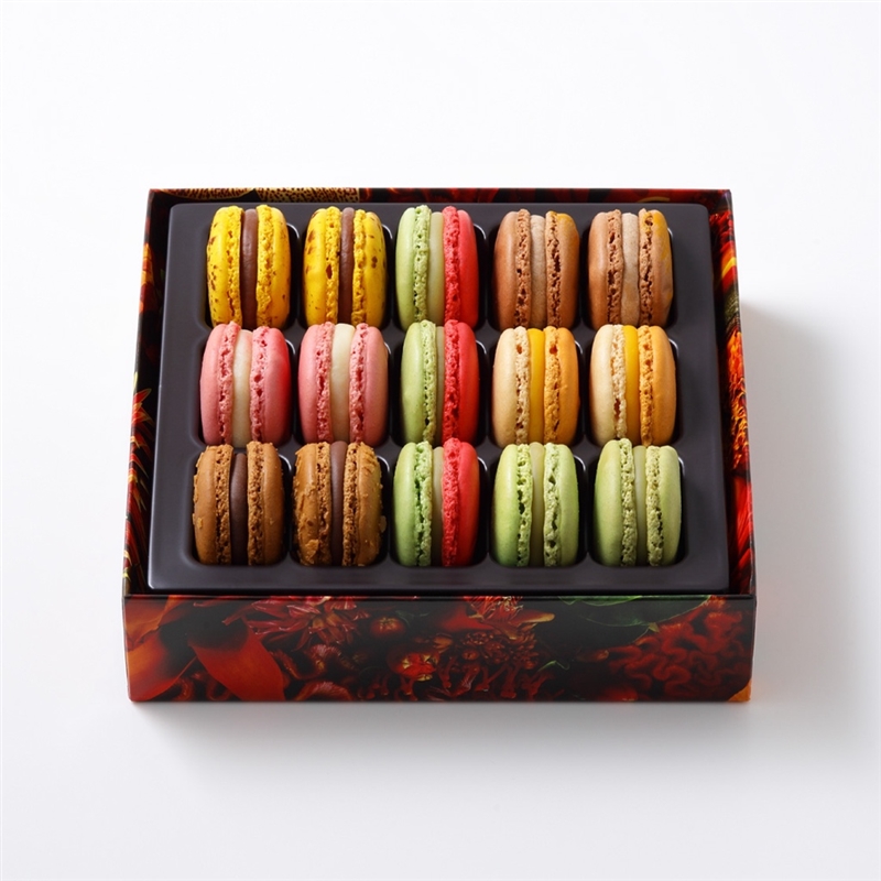 ４８【12月30日（火）配達指定】＜ピエール・エルメ・パリ＞ドゥスール デュ ヌーベル アン(３段重）