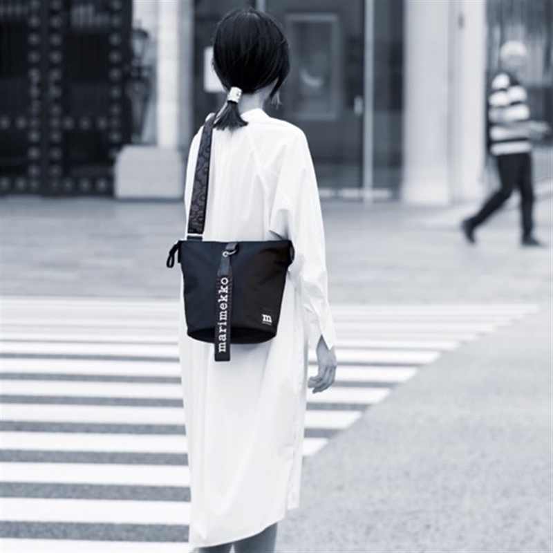 ＜沙羅＞山茶花