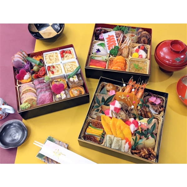 ２７＜ホテルクリスタルパレス＞和洋中三段重おせち『想（おもい）』真鯛の炊き込みご飯付き