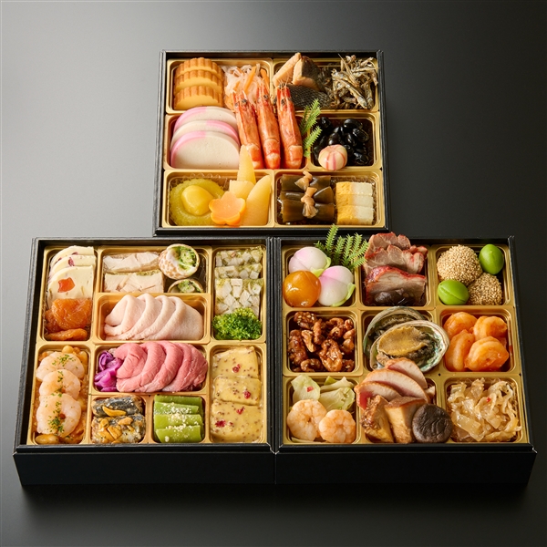 ４８【12月30日（土）配達指定】＜美先・ポルトファーロ・花蝶＞「饗宴」和洋中三段重