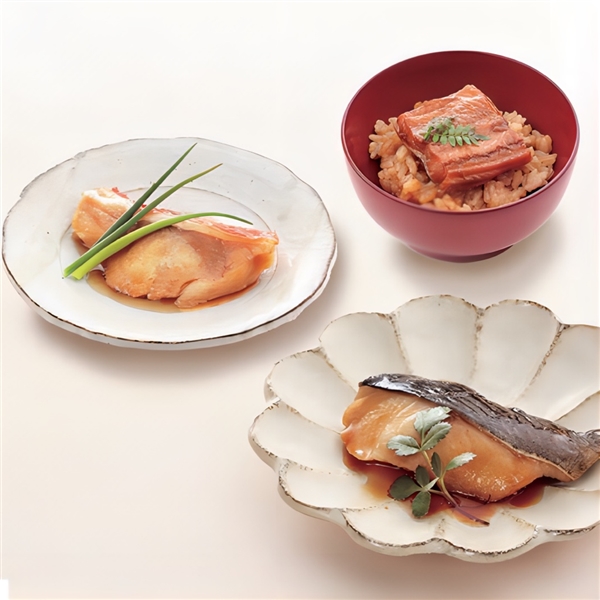 ＜ナチュラル・キッチン・たらや＞レンジで手づくりの味 ことこと煮魚膳食べきりサイズ