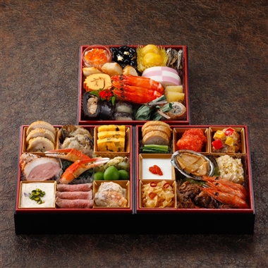 8【12月30日(火)配達指定】<ホテルオークラ>和洋中おせち三段重(冷凍)