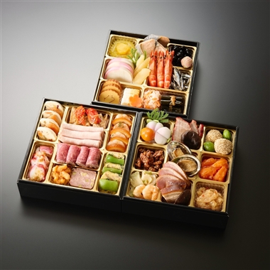 44【12月30日(火)配達指定】<花しょうぶ・ポルトファーロ・花蝶>「饗宴」和洋中三段重