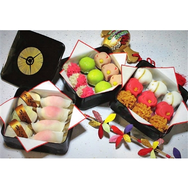 119【12月30日(火)配達指定】<甘春堂>おせち菓子(三段重)「雪・梅・花」